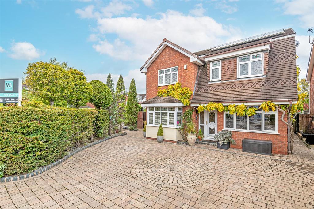 Goldcliff Close, Callands, Warrington 5 bed detached house £450,000
