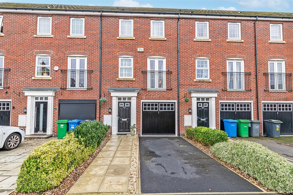 Ohio Grove, Chapelford, Great Sankey 3 bed townhouse £300,000