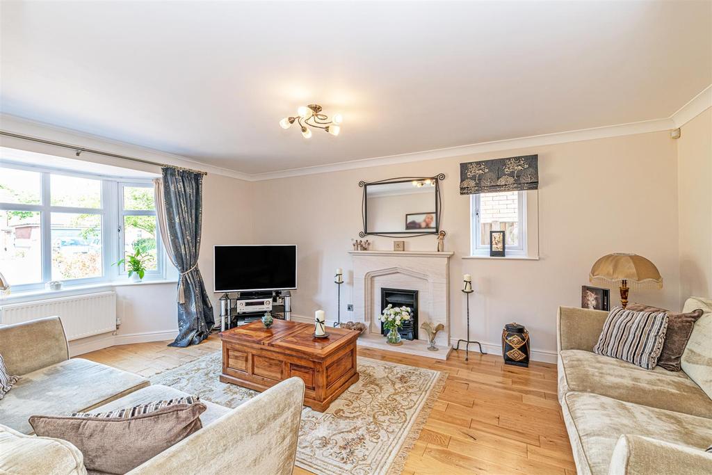 Westcliff Gardens, Appleton, Warrington, Cheshire 5 bed detached house