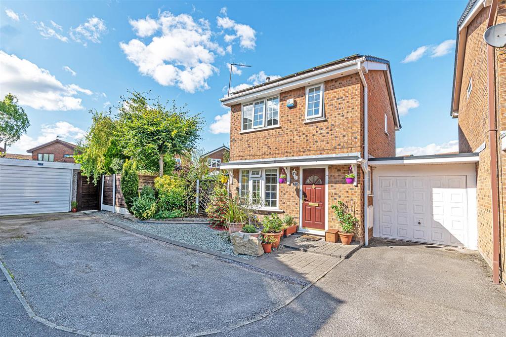 Vincent Close, Old Hall, Warrington 3 bed detached house £275,000