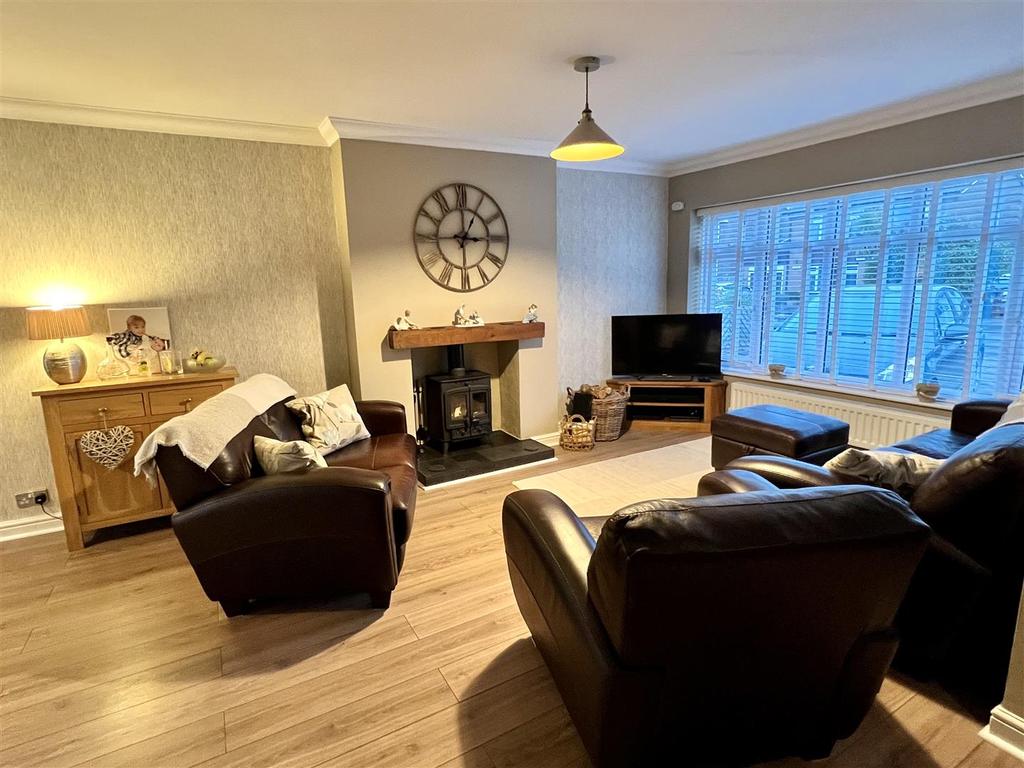 Burn Hall Crescent, Burn, Selby 3 bed detached bungalow £365,000