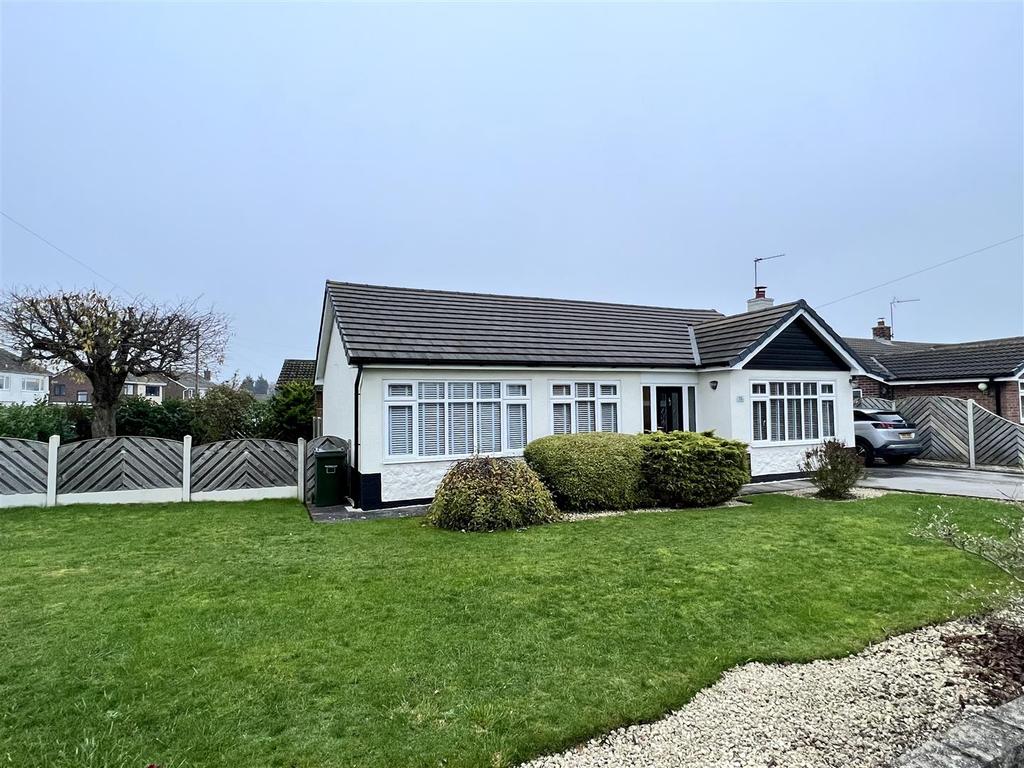 Burn Hall Crescent, Burn, Selby 3 bed detached bungalow £365,000