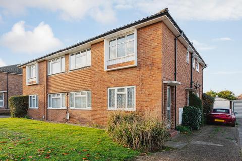 16 Andrews Close, Epsom, KT17 4EX