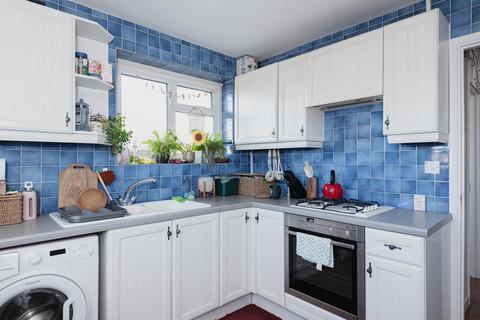 16 Andrews Close, Epsom, KT17 4EX