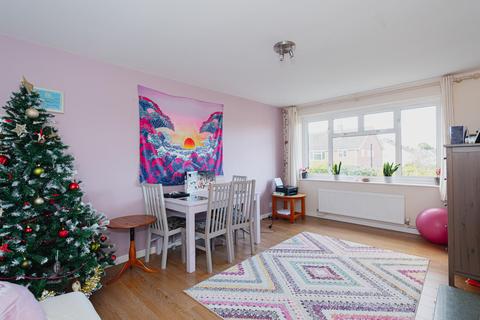 16 Andrews Close, Epsom, KT17 4EX