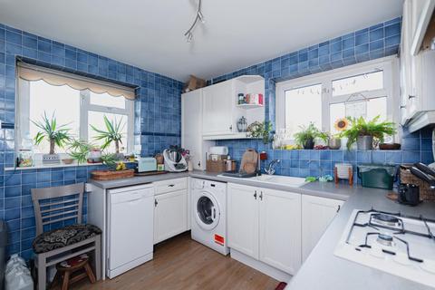 16 Andrews Close, Epsom, KT17 4EX