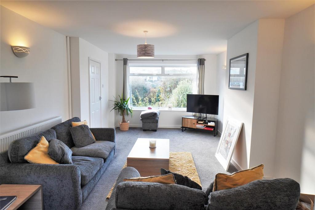 Dolphin Court Road, Plymstock, Plymouth 2 bed house to rent £925 pcm