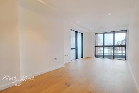 3 bedroom flat to rent, Yeo Street, London