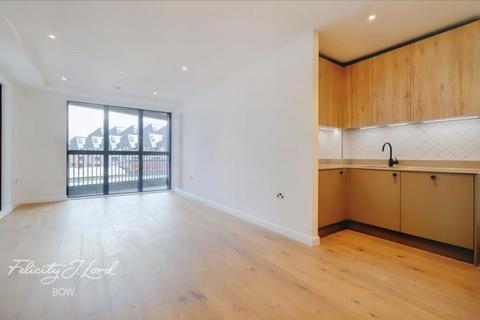 3 bedroom flat to rent, Yeo Street, London