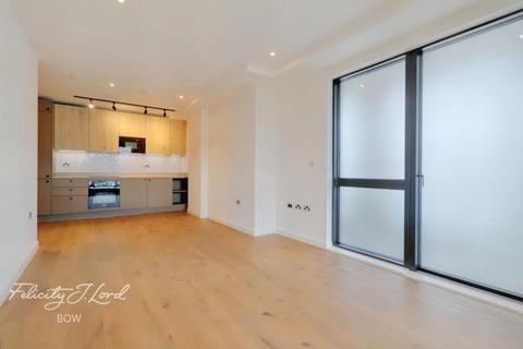 3 bedroom flat to rent, Yeo Street, London