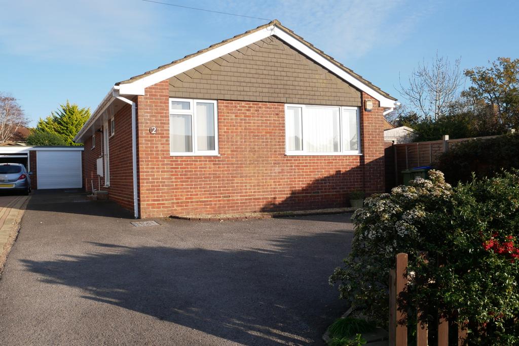 HILL PARK ROAD, FAREHAM 3 bed detached bungalow £399,950