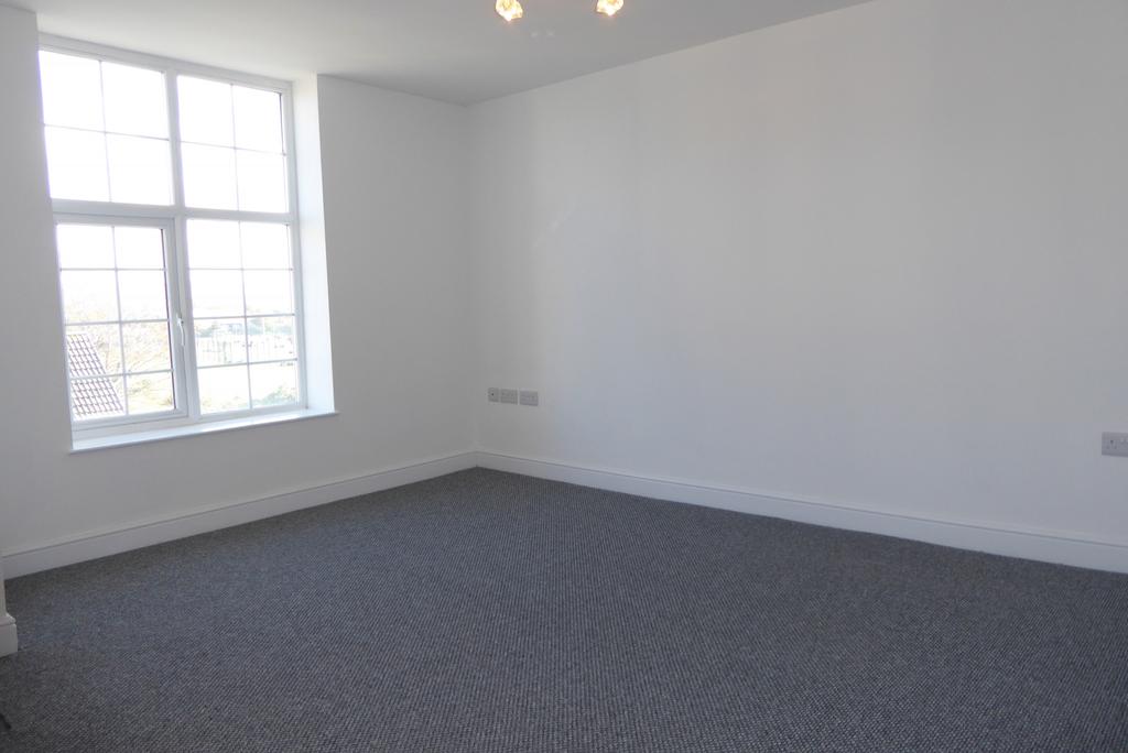 41 Thornton Road, Morecambe, LA4 3 bed flat £695 pcm (£160 pw)