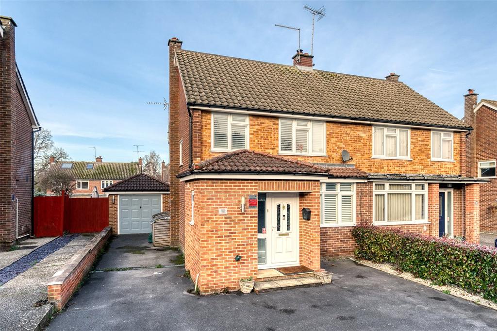 Greenwood Road, Crowthorne... 3 bed semidetached house £450,000