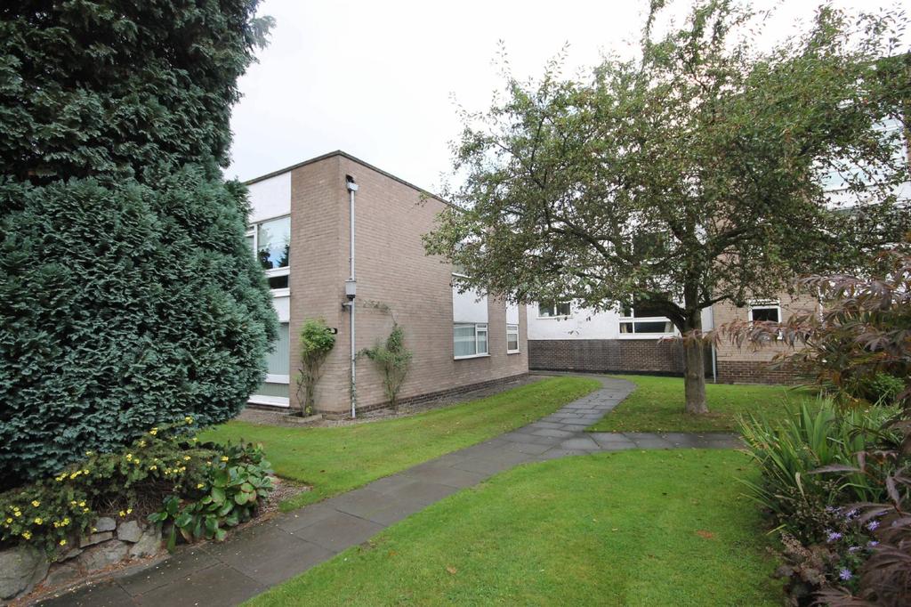 Wilmslow Road, Fallowfield, Manchester, M14 1 bed flat £795 pcm (£183 pw)