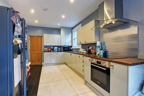 4 bedroom terraced house to rent, Bourne Road, London, N8