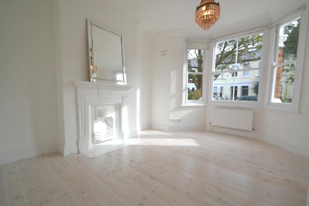 30 Kenyon Street, LONDON SW6 2 bed apartment £2,500 pcm (£577 pw)