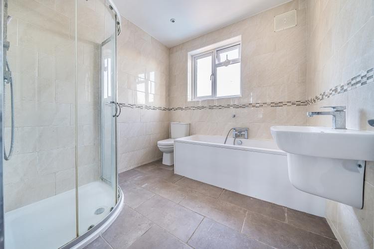 Silver Lane West Wickham BR4 3 bed house £2,300 pcm (£531 pw)