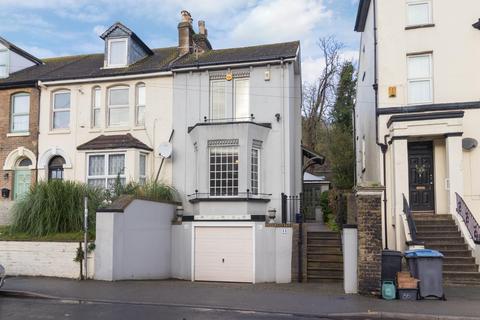 3 bedroom end of terrace house for sale - Folkestone Road, Dover