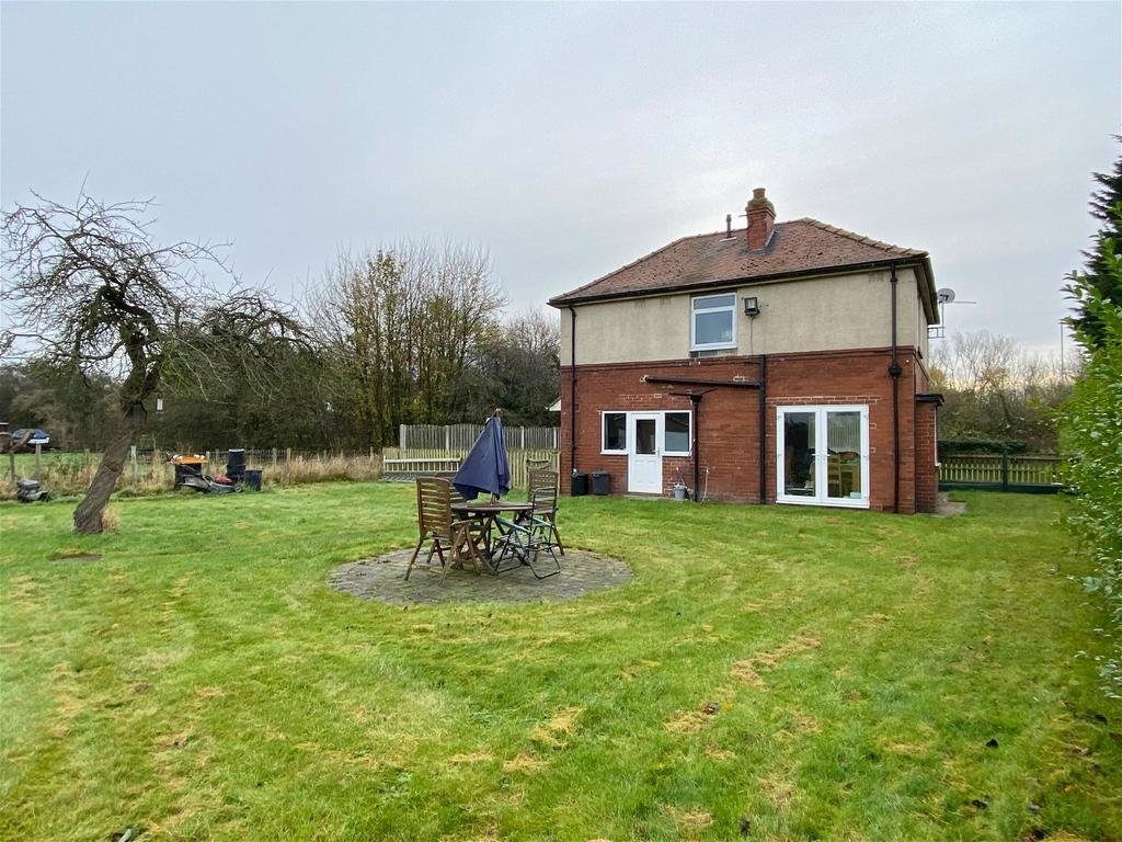 Road, Sherburn In Elmet, LS25 3 bed detached house for sale