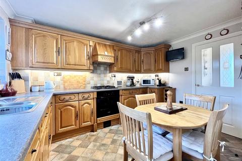 3 bedroom terraced house for sale, Wetherby, Law Close, LS22