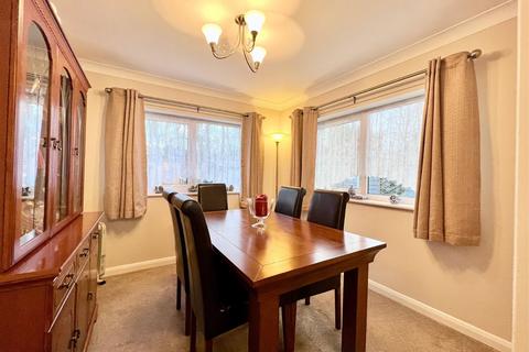 25 Law Close, Wetherby, LS22 7FB