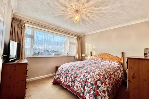 25 Law Close, Wetherby, LS22 7FB