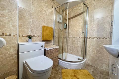25 Law Close, Wetherby, LS22 7FB