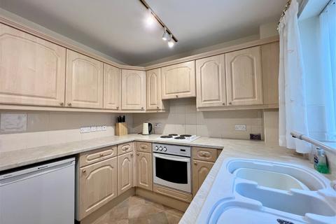 8 Compton Court, Collingham, Wetherby, LS22 5NZ