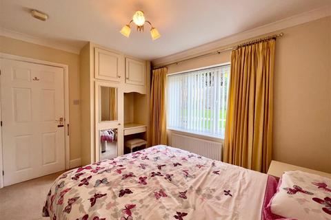 8 Compton Court, Collingham, Wetherby, LS22 5NZ