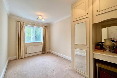 8 Compton Court, Collingham, Wetherby, LS22 5NZ