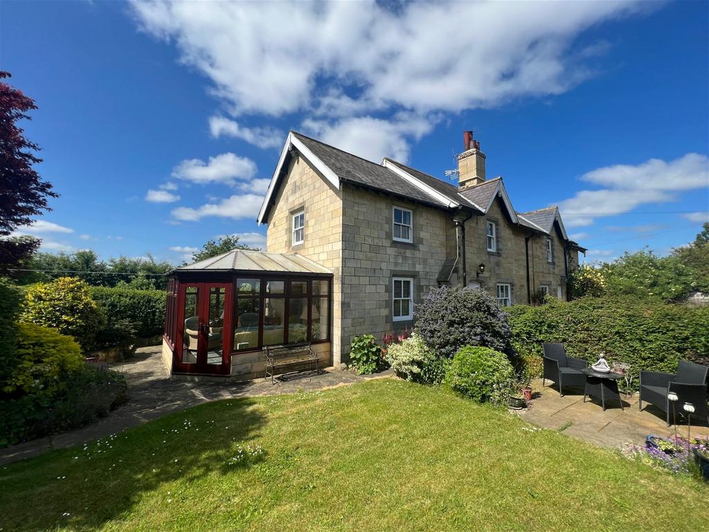 Thorp Arch, Walton Gates, Wetherby, LS23 3 bed semidetached house for