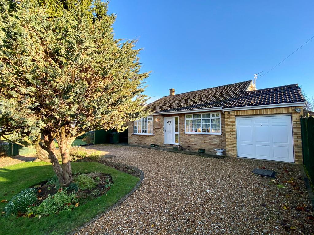 School Lane, Bolton Percy, YO23 3 bed bungalow - £350,000