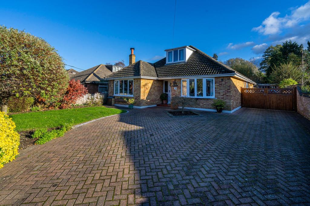 Colemans Moor Road, Woodley, RG5 3 bed chalet - £675,000