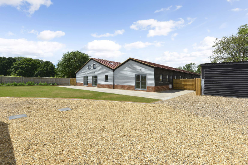 Loxwood Road, Alfold GU6 4 bed equestrian property for sale £925,000