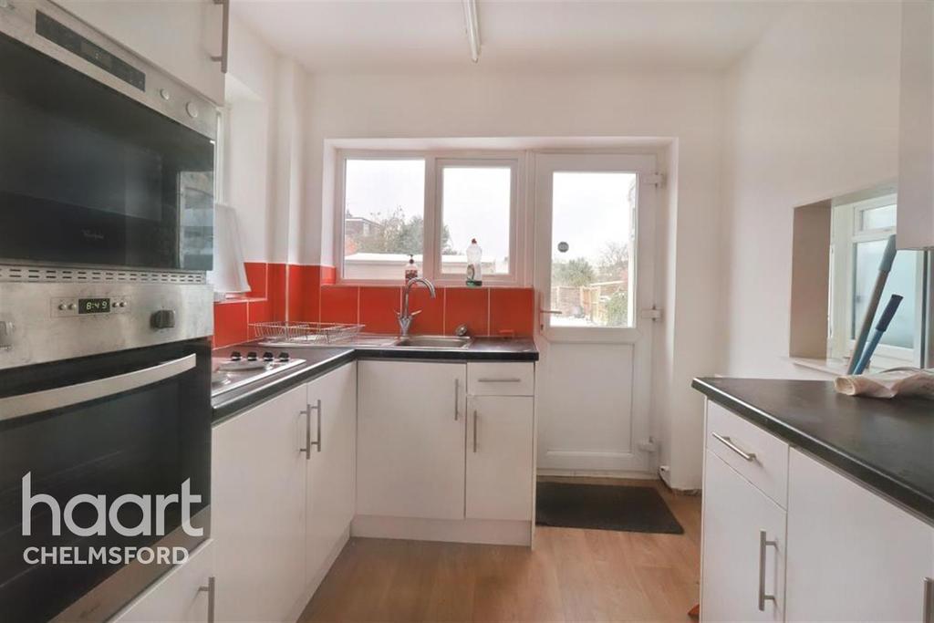 Gloucester Avenue, Chelmsford 3 bed end of terrace house £1,550 pcm