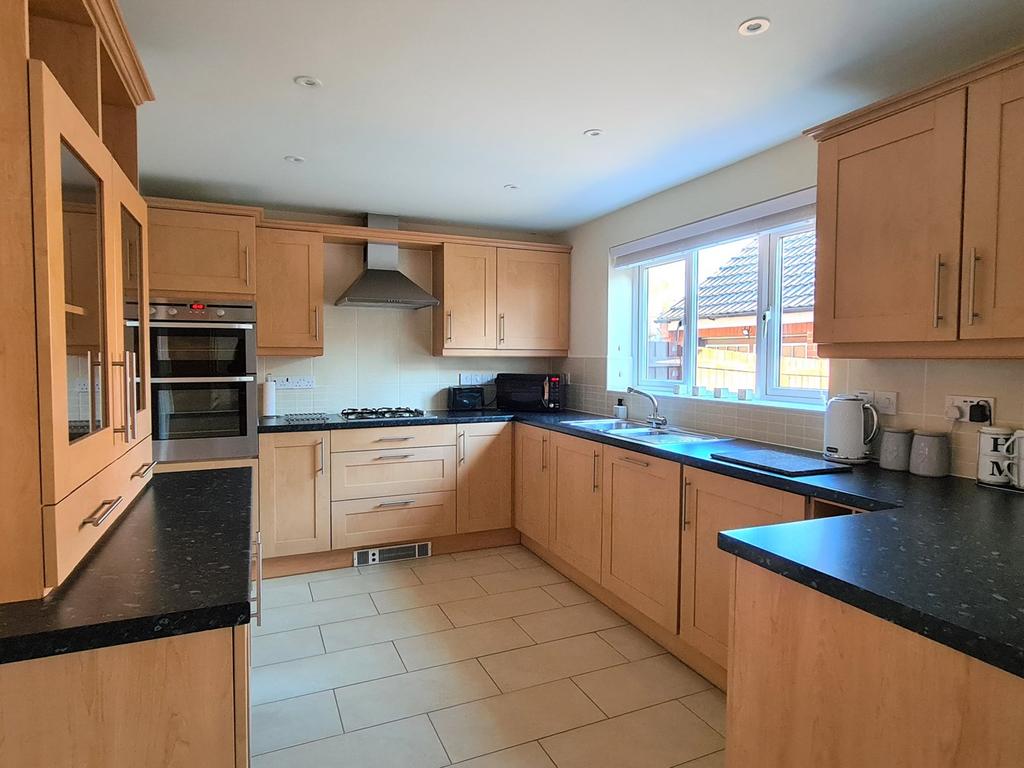 Watts Corner, Glastonbury, BA6 4 bed detached house £500,000