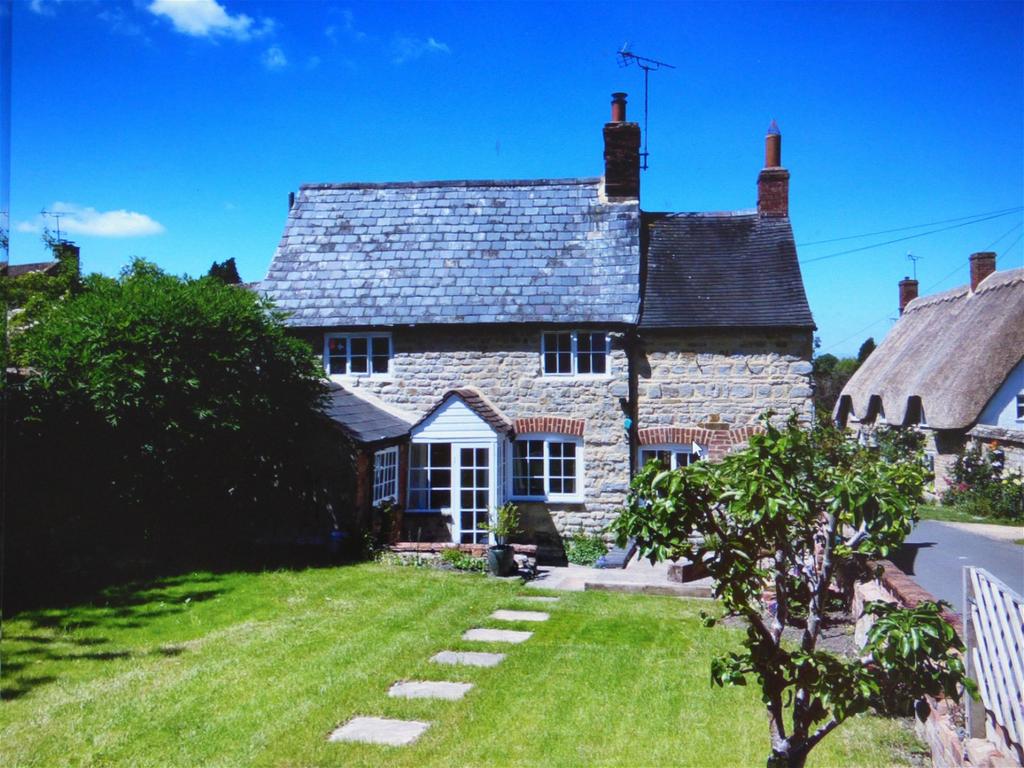 Tredington, Shipston On Stour, CV36 4NJ 2 bed cottage for sale £425,000