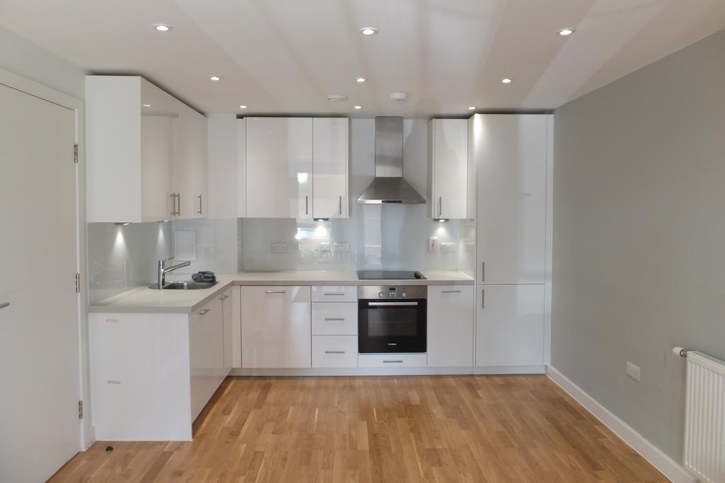 Chapman House, Manor Lane, Feltham, TW13 1 bed flat £1,200 pcm (£277 pw)