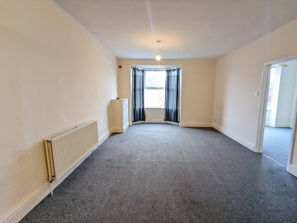 Wellingborough Road, Rushden, NN10 2 bed flat to rent £725 pcm (£167 pw)