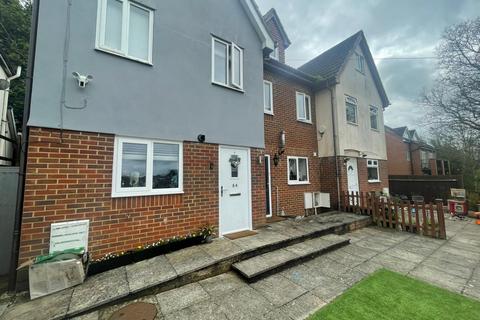 3 bedroom terraced house to rent, Carrington Road, Hp12