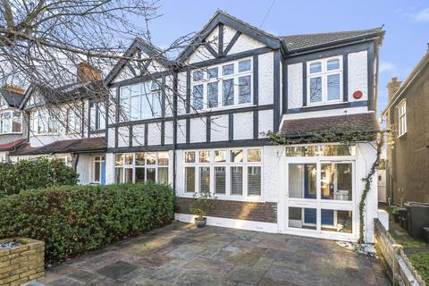 92 Merlin Grove, Beckenham, BR3 3HT