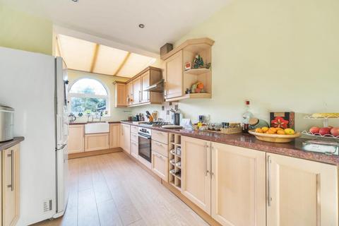 92 Merlin Grove, Beckenham, BR3 3HT