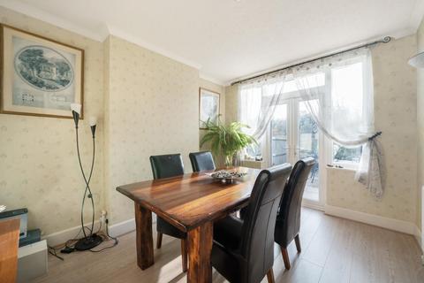 92 Merlin Grove, Beckenham, BR3 3HT