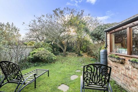92 Merlin Grove, Beckenham, BR3 3HT