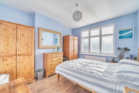 92 Merlin Grove, Beckenham, BR3 3HT
