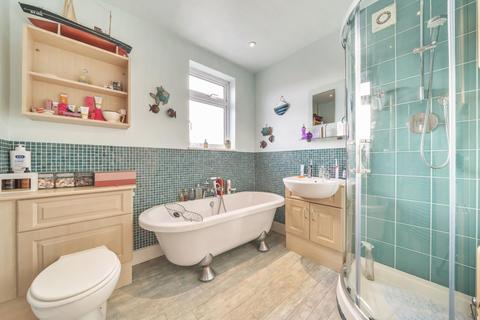 92 Merlin Grove, Beckenham, BR3 3HT