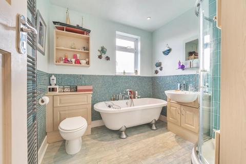 92 Merlin Grove, Beckenham, BR3 3HT