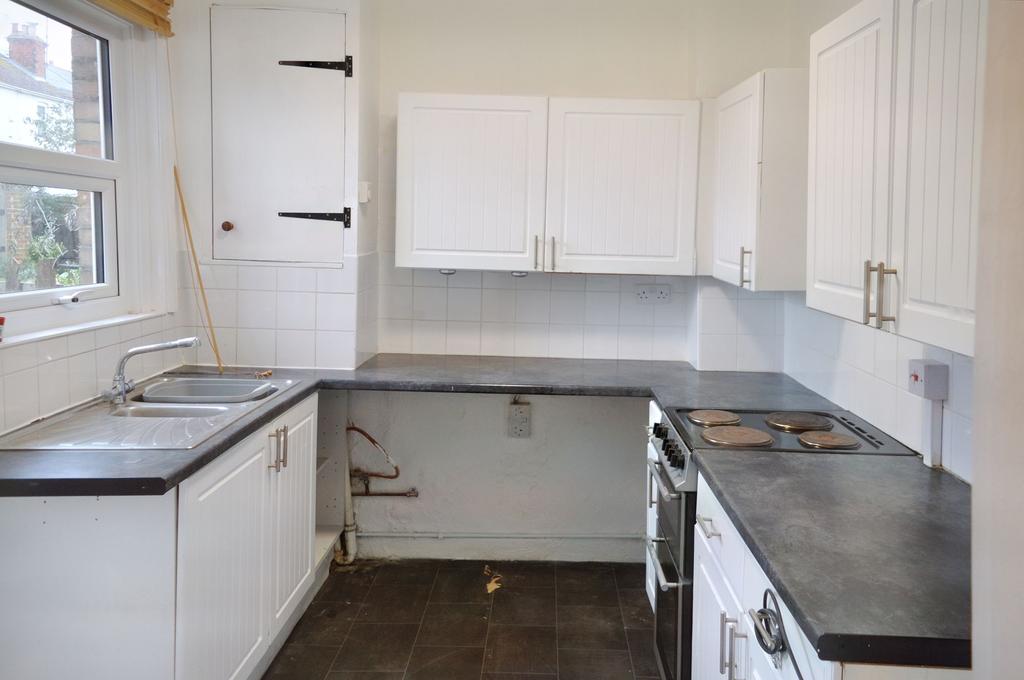 Stour Road, Harwich, CO12 2 bed end of terrace house £750 pcm (£173 pw)