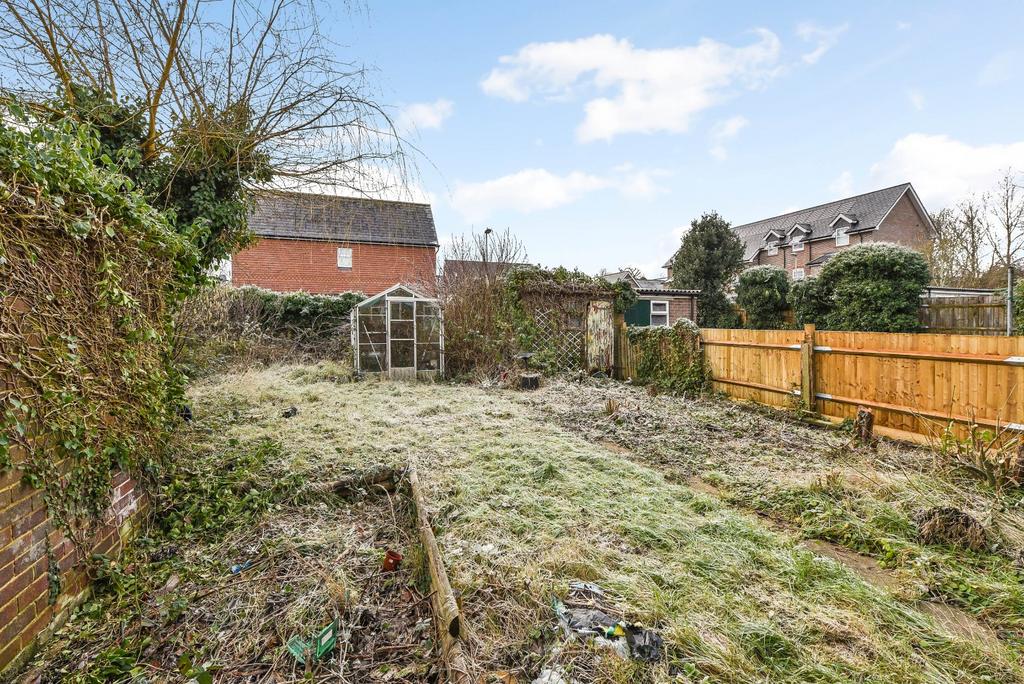 Whitedown, Alton, Hampshire 3 bed semidetached house £350,000