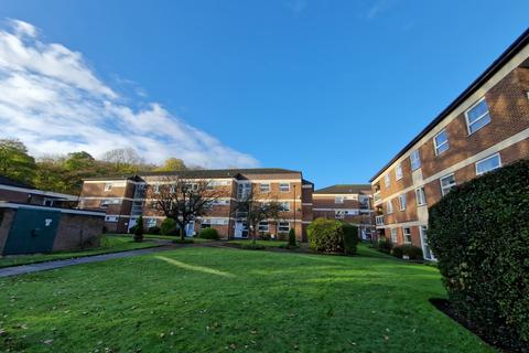 3 bedroom apartment to rent, Foxhill Court,  Leeds, LS16